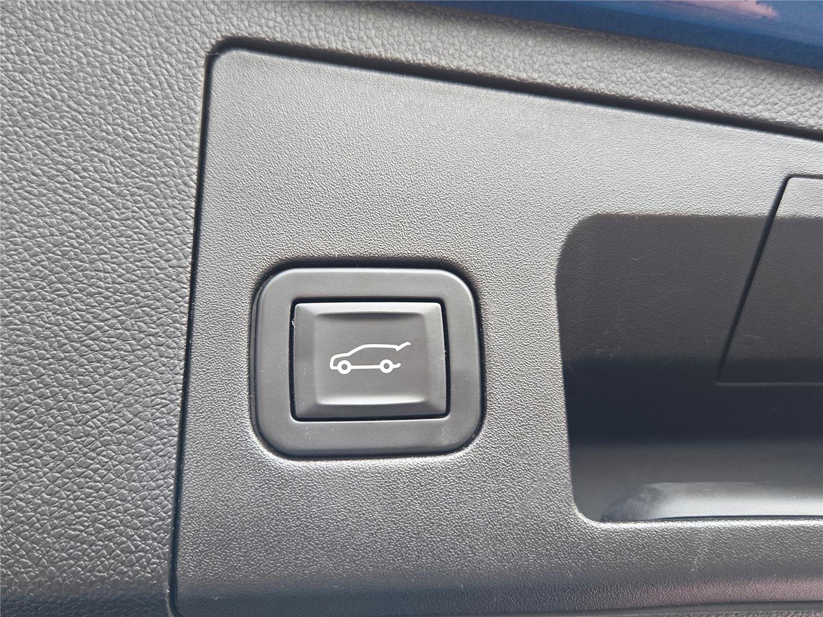 Used 2019 Cadillac XT4 Premium Luxury w/ Driver Awareness Package image 14