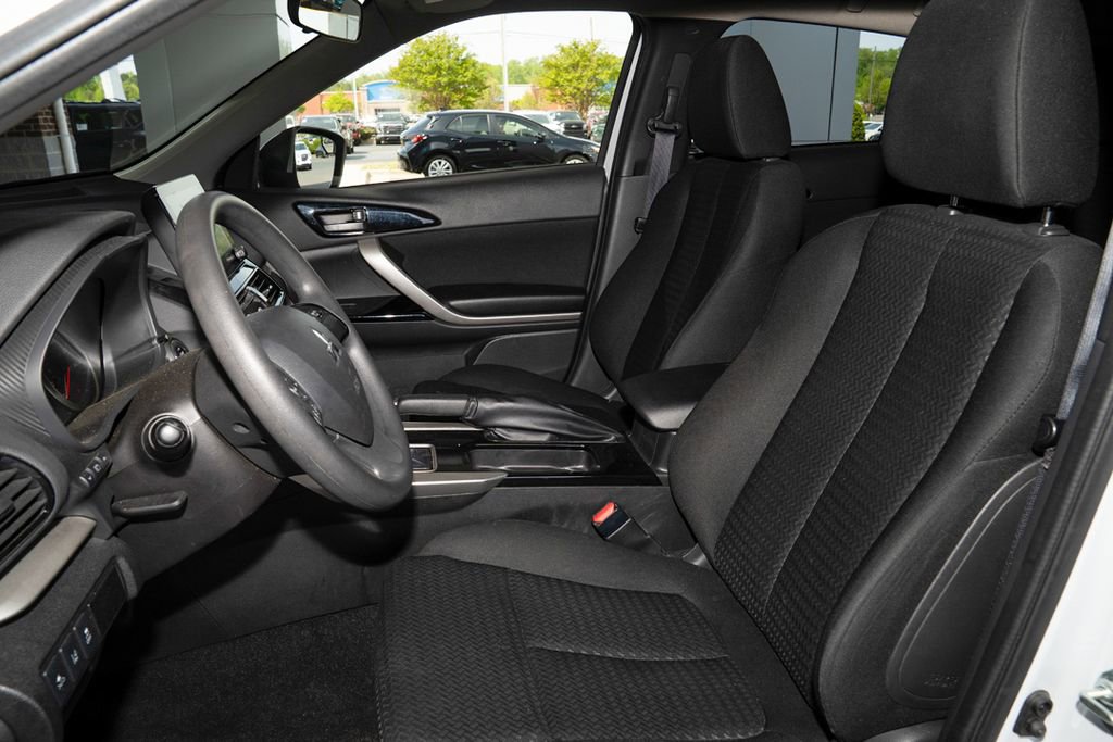 Used 2024 Mitsubishi Eclipse Cross LE image 9