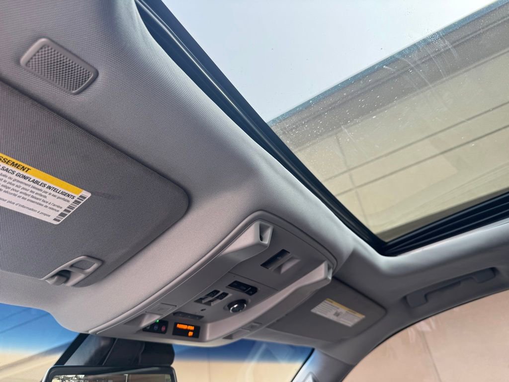 Used 2018 Cadillac Escalade ESV Luxury image 29