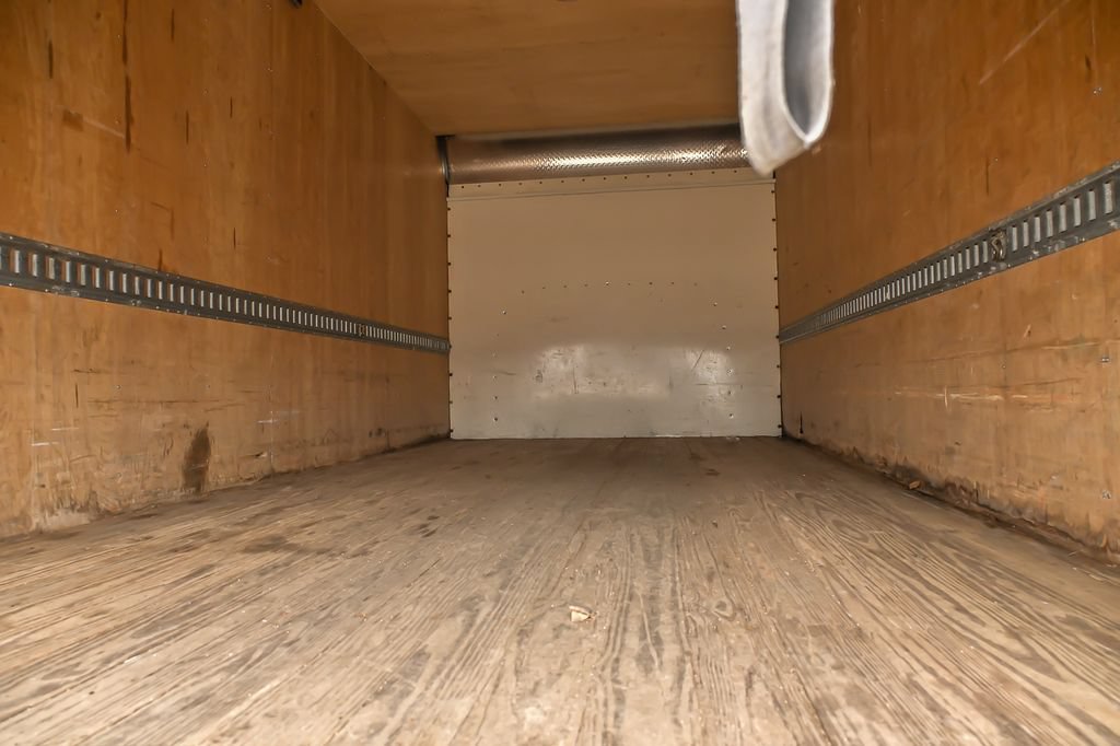 Used 2015 Chevrolet Express 4500 RWD image 10