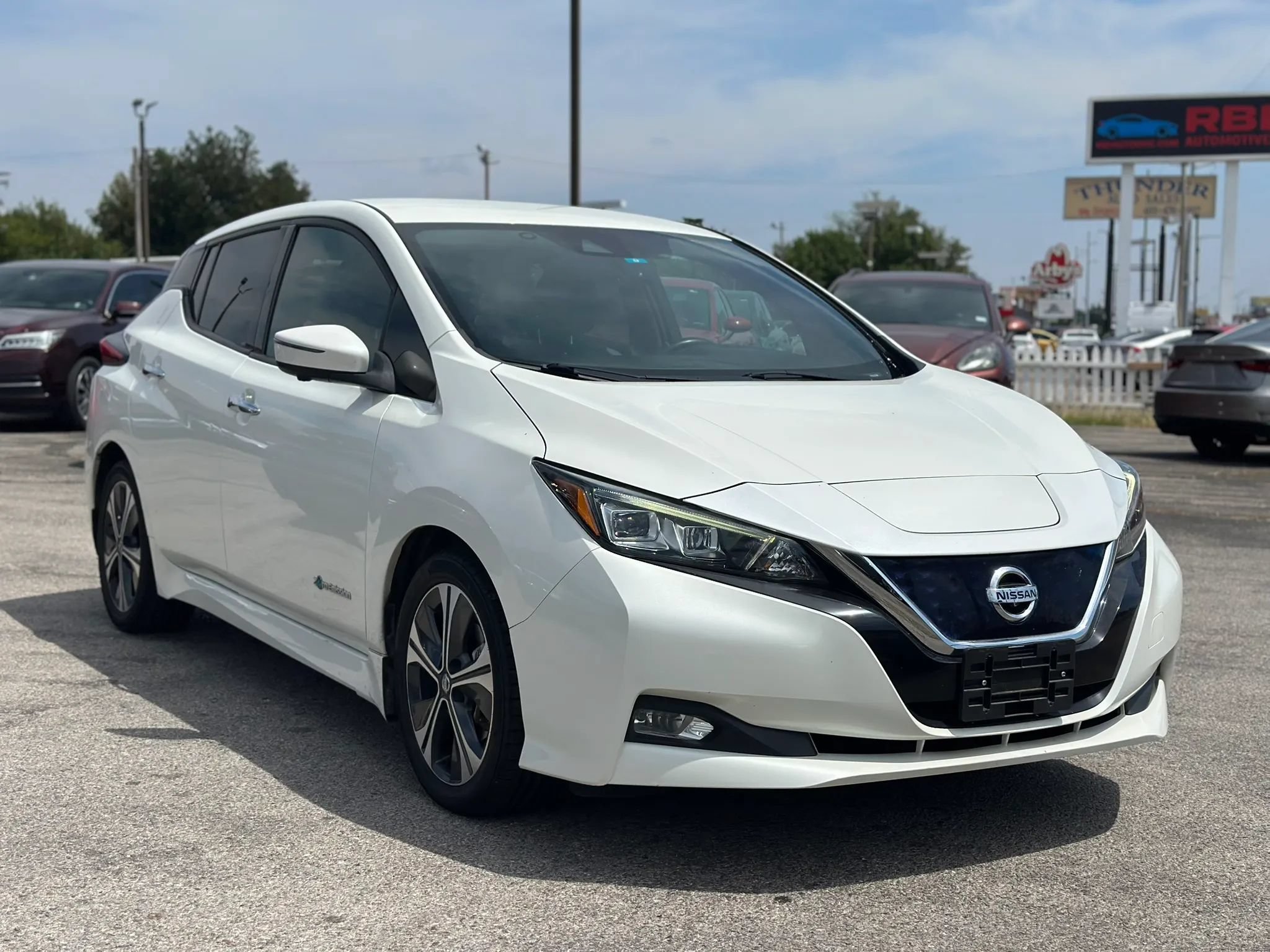 Used 2018 Nissan Leaf SL w/ SL Technology Package FWD image 4
