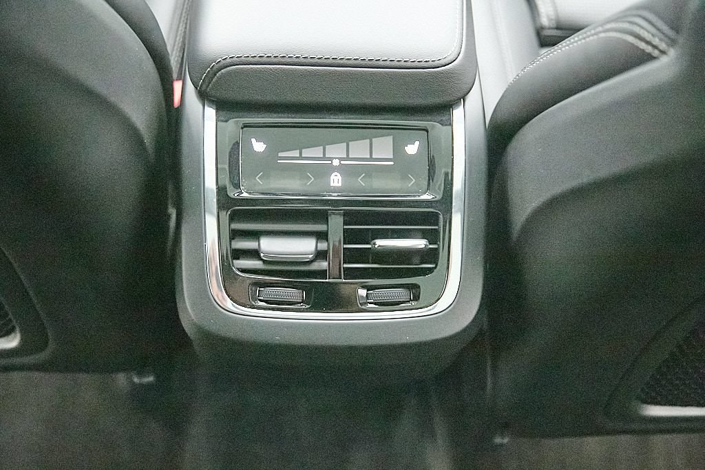 Certified 2024 Volvo XC60 B5 Ultimate w/ Climate Package AWD/4WD image 25