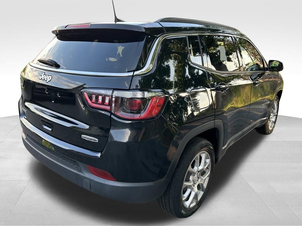 Used 2023 Jeep Compass Latitude w/ Sun and Sound Group AWD/4WD image 7
