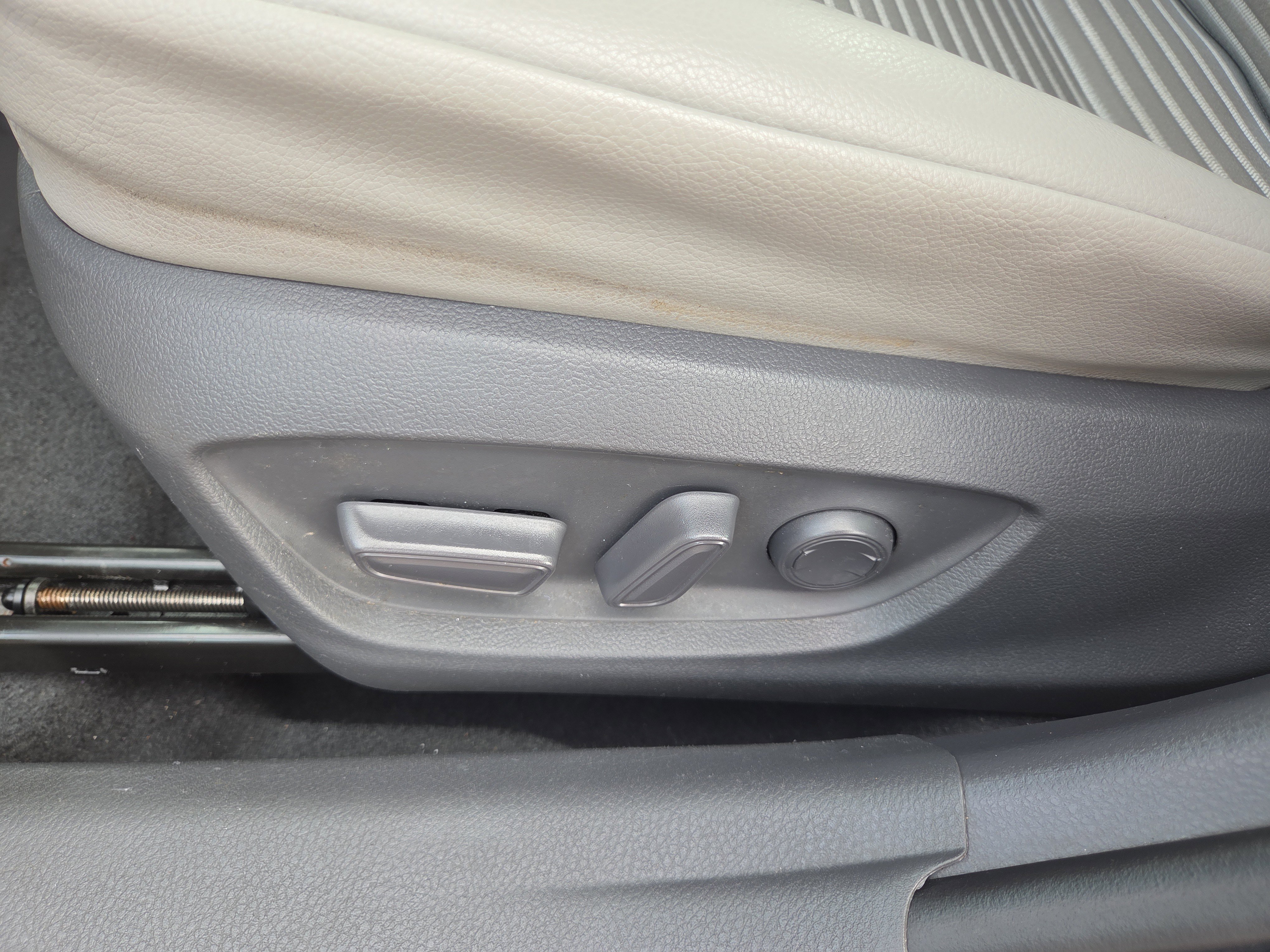 Certified 2021 Toyota Camry SE image 35