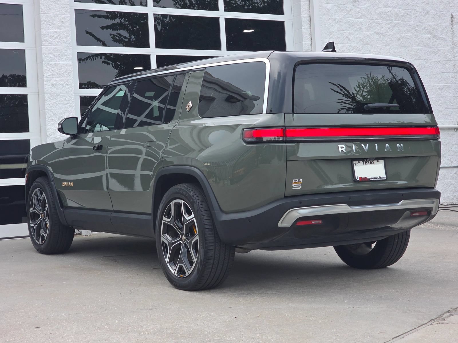 Used 2023 Rivian R1S Launch Edition Quad AWD/4WD image 7