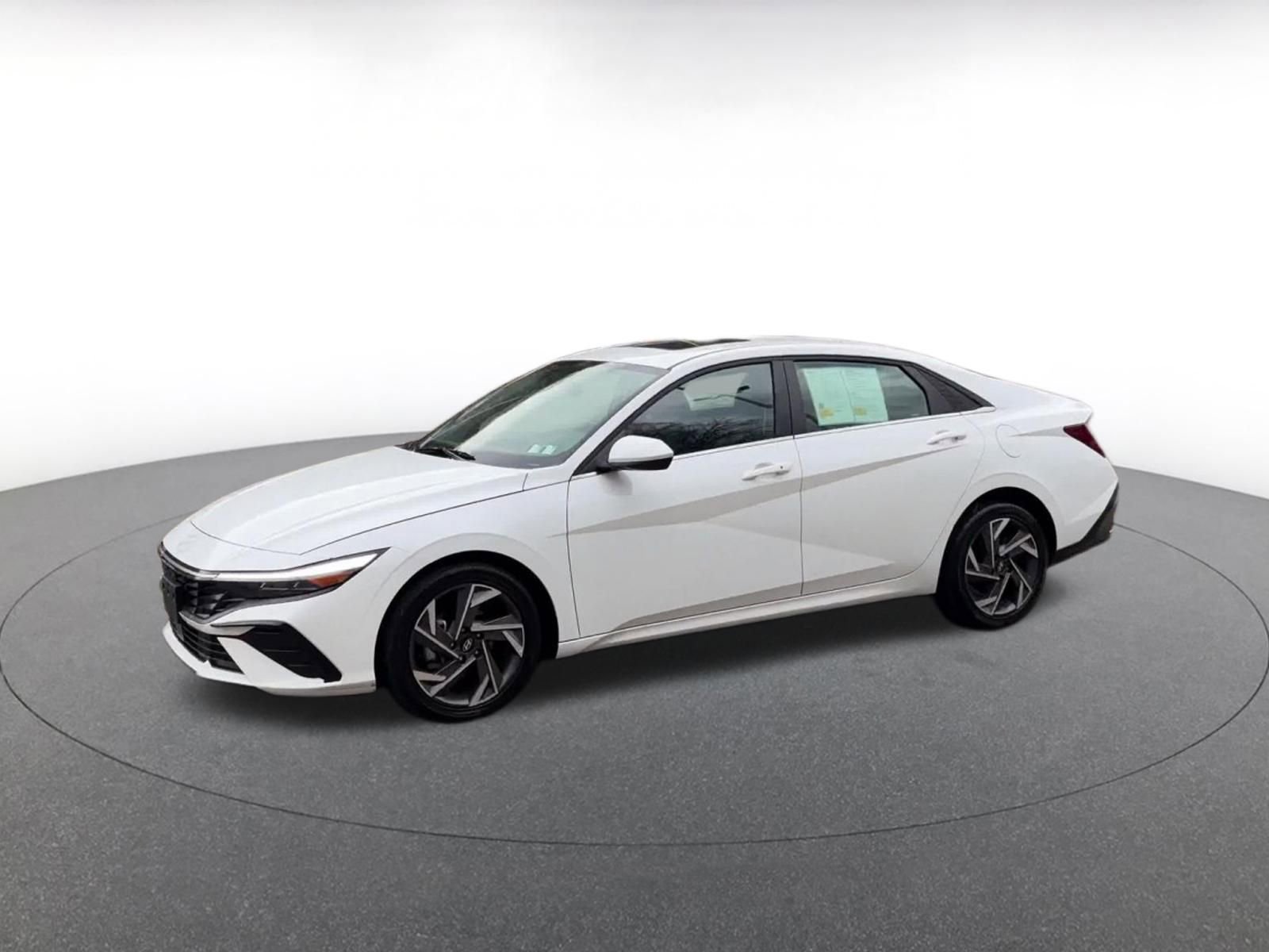 Used 2025 Hyundai Elantra SEL FWD image 8