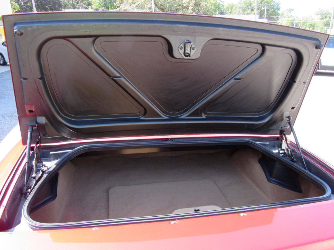 Used 2004 Chevrolet Corvette Convertible w/ Preferred Equipment Group RWD image 35