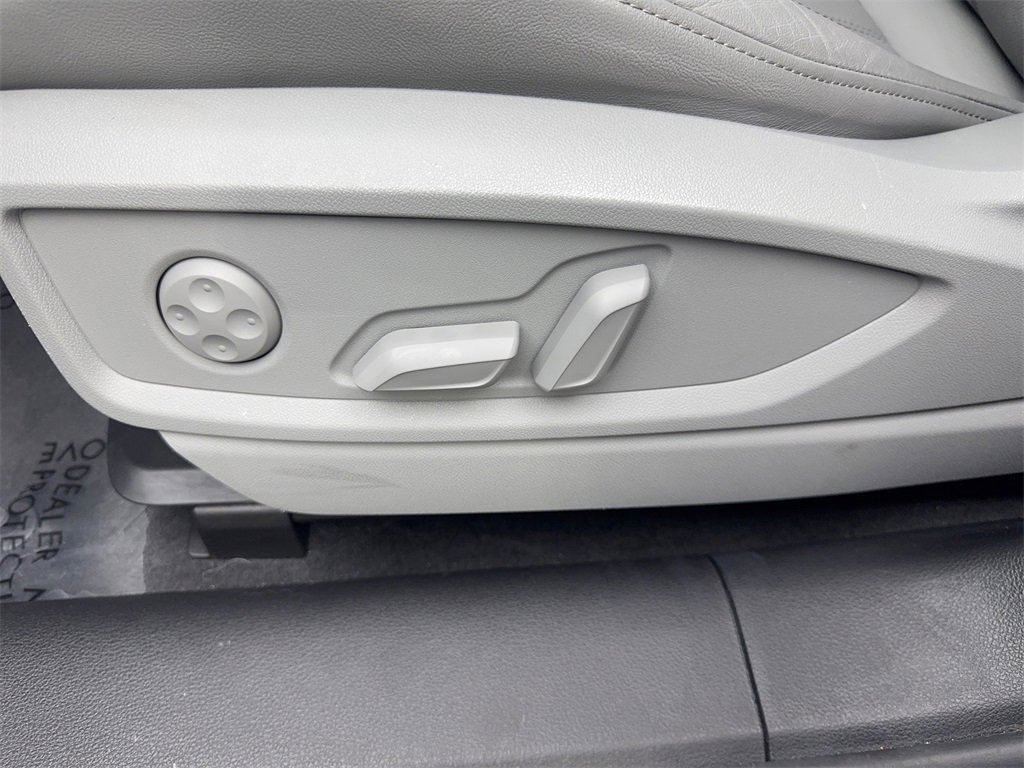 Used 2022 Audi Q5 2.0T Premium w/ Convenience Package image 31