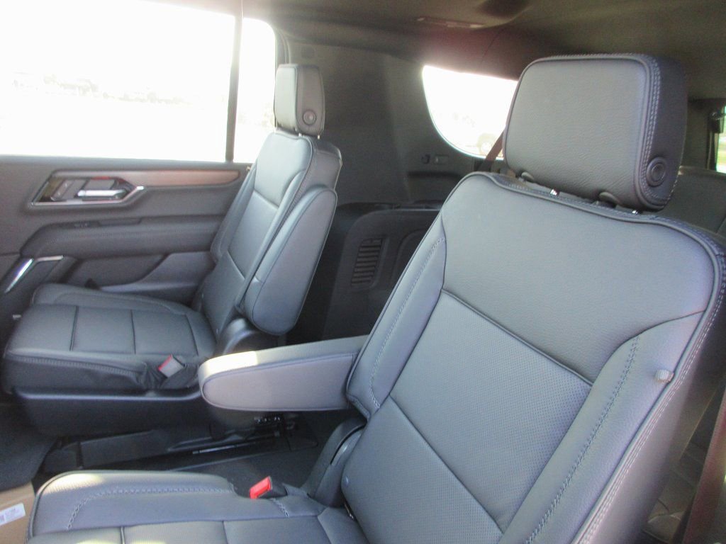 New 2026 GMC Yukon XL Denali w/ Denali Reserve Package image 14