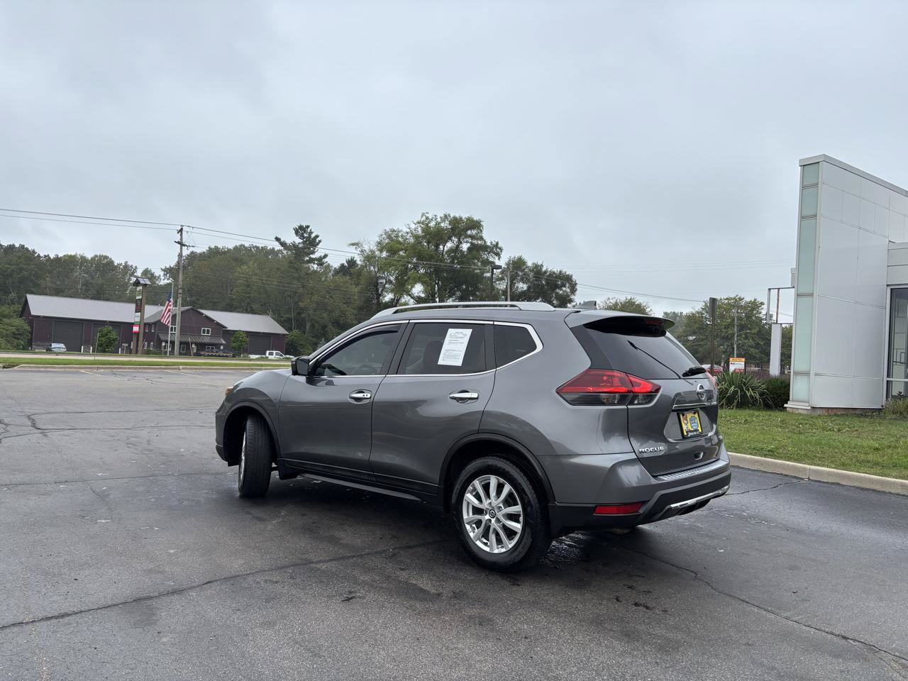 Used 2018 Nissan Rogue SV w/ Sun & Sound Touring Package AWD/4WD image 5