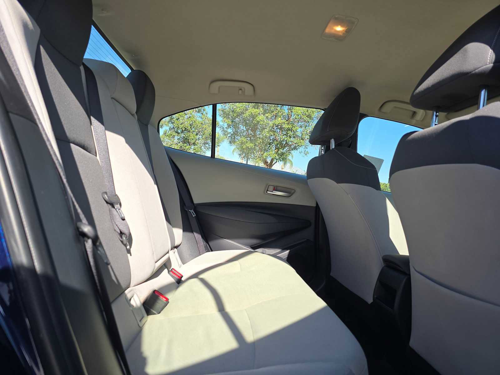 Used 2021 Toyota Corolla LE image 12