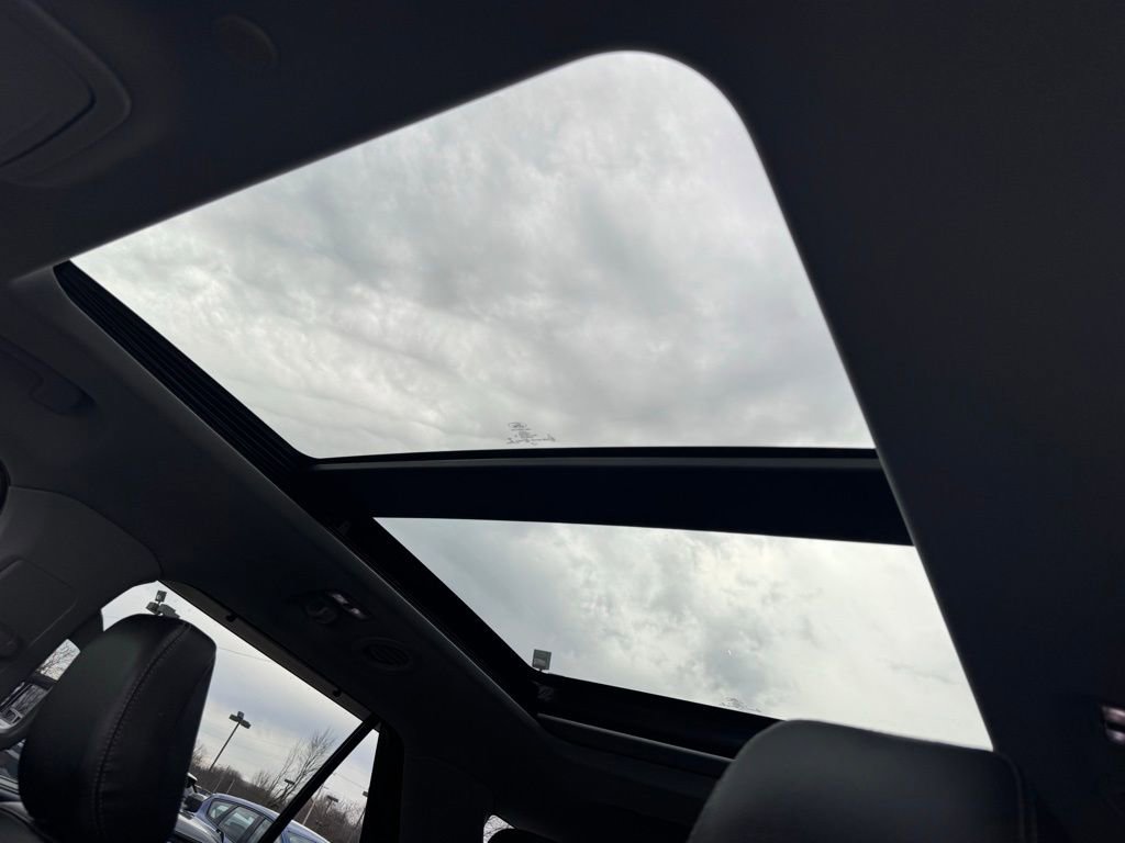 Certified 2022 Ford Explorer Limited w/ Equipment Group 301A image 16