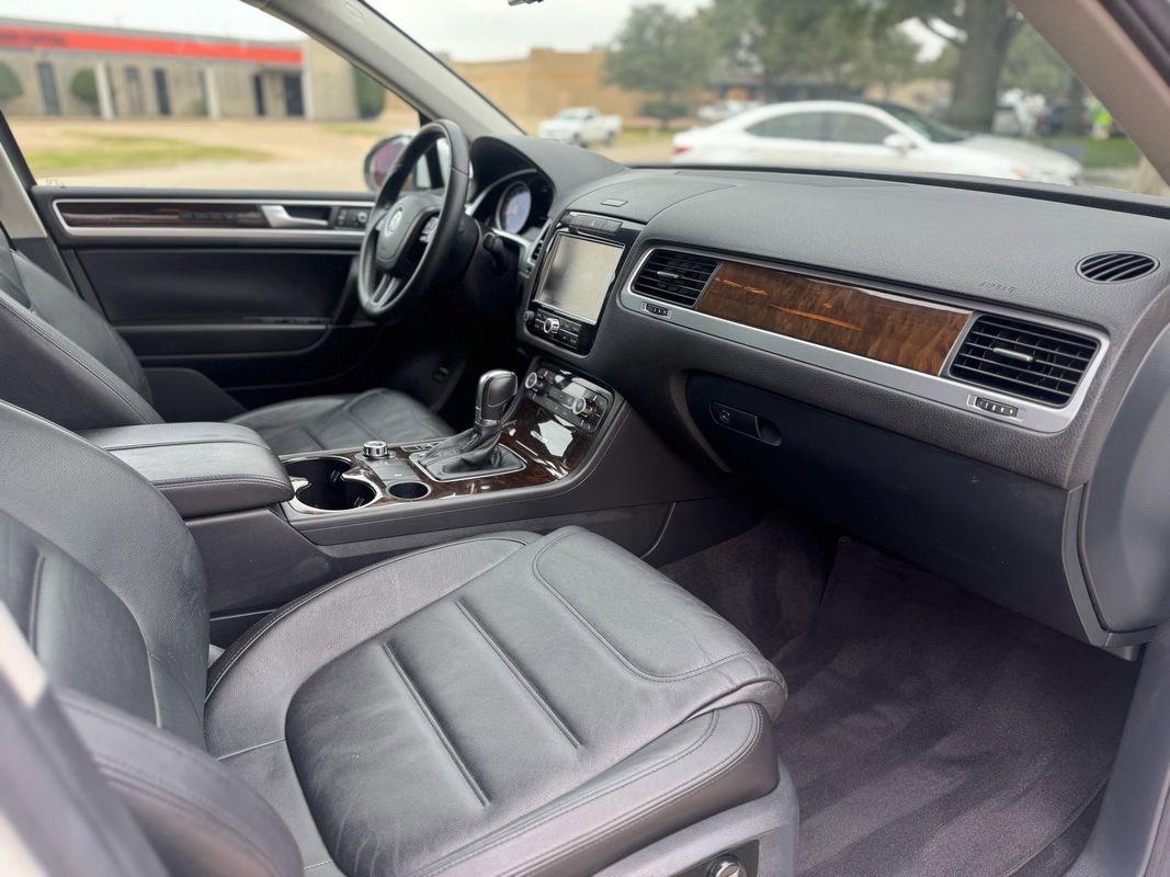 Used 2013 Volkswagen Touareg Hybrid image 9