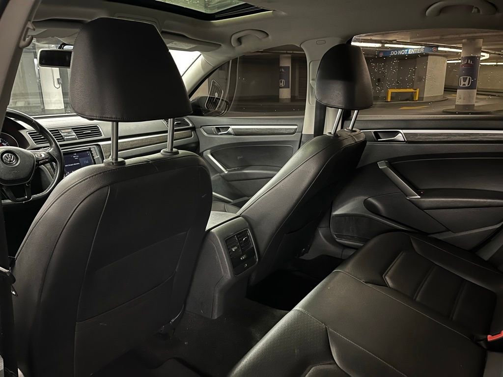 Used 2018 Volkswagen Passat 2.0T SE w/ SE Lighting Package image 19