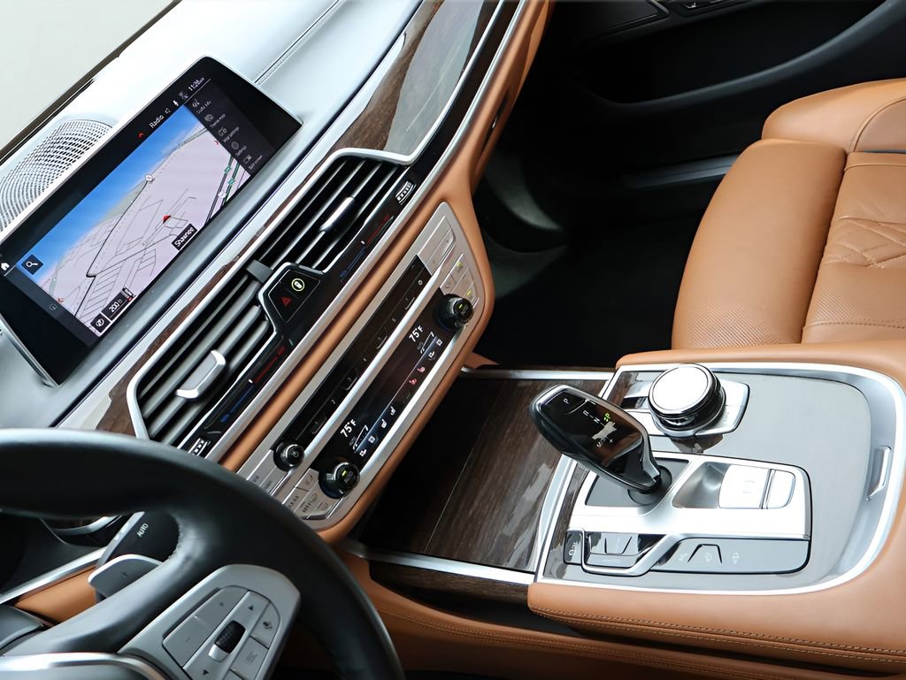 Used 2021 BMW 740i xDrive w/ Premium Package image 21