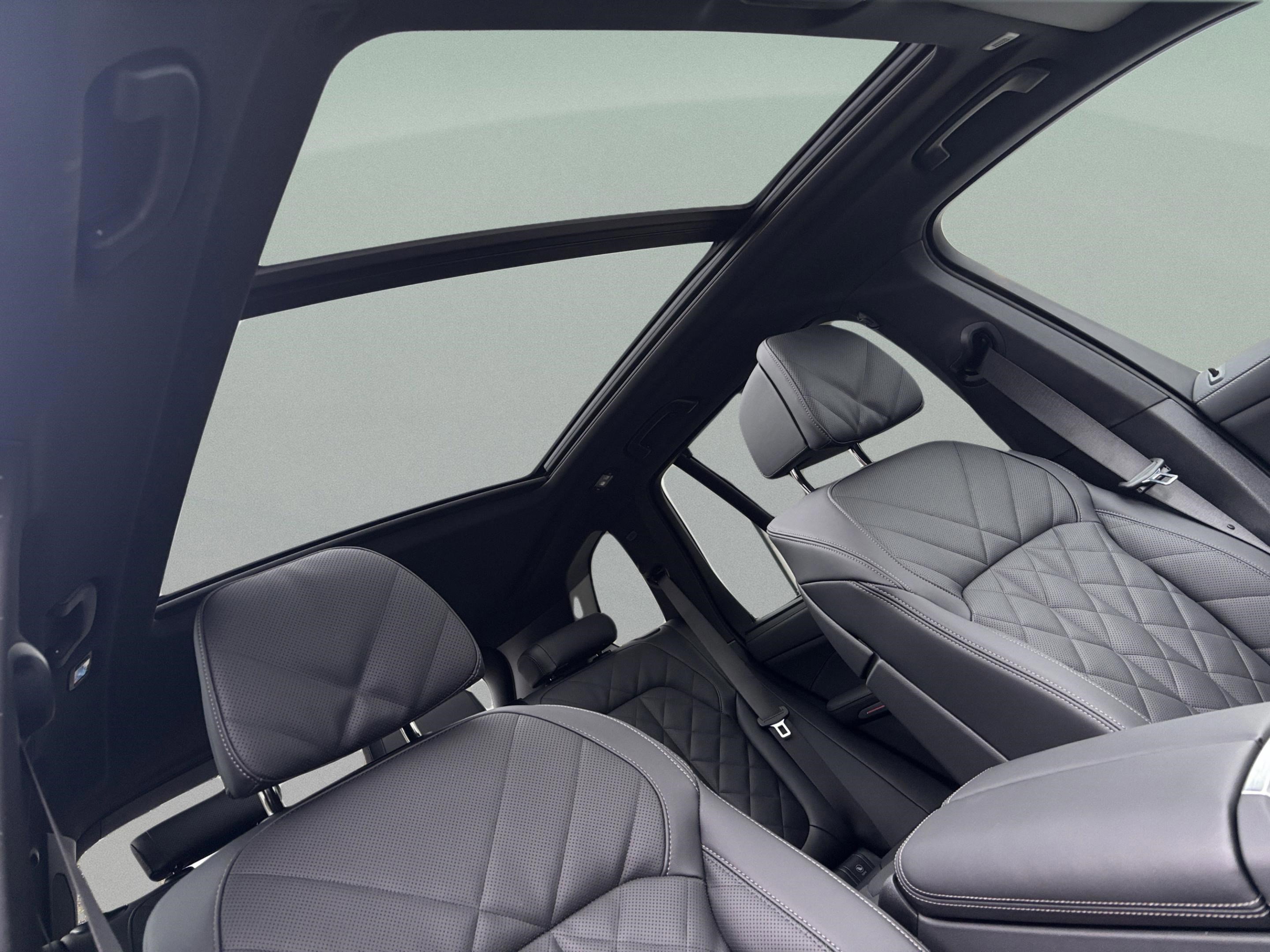 Used 2026 BMW X5 xDrive40i w/ M Sport Package image 31