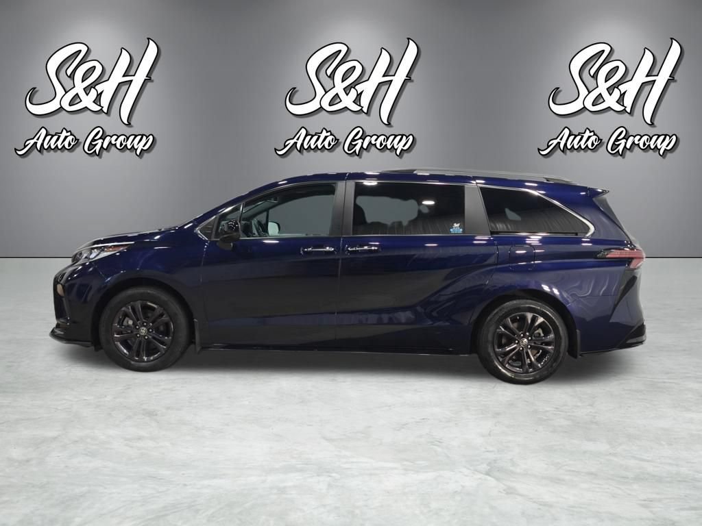 Used 2024 Toyota Sienna XSE w/ XSE Plus Package AWD/4WD image 18