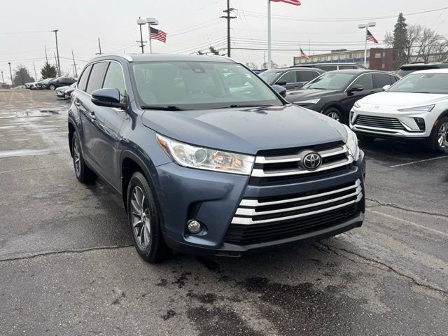 Used 2019 Toyota Highlander XLE image 3