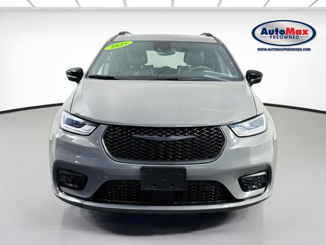 Used 2025 Chrysler Pacifica Premium FWD image 7