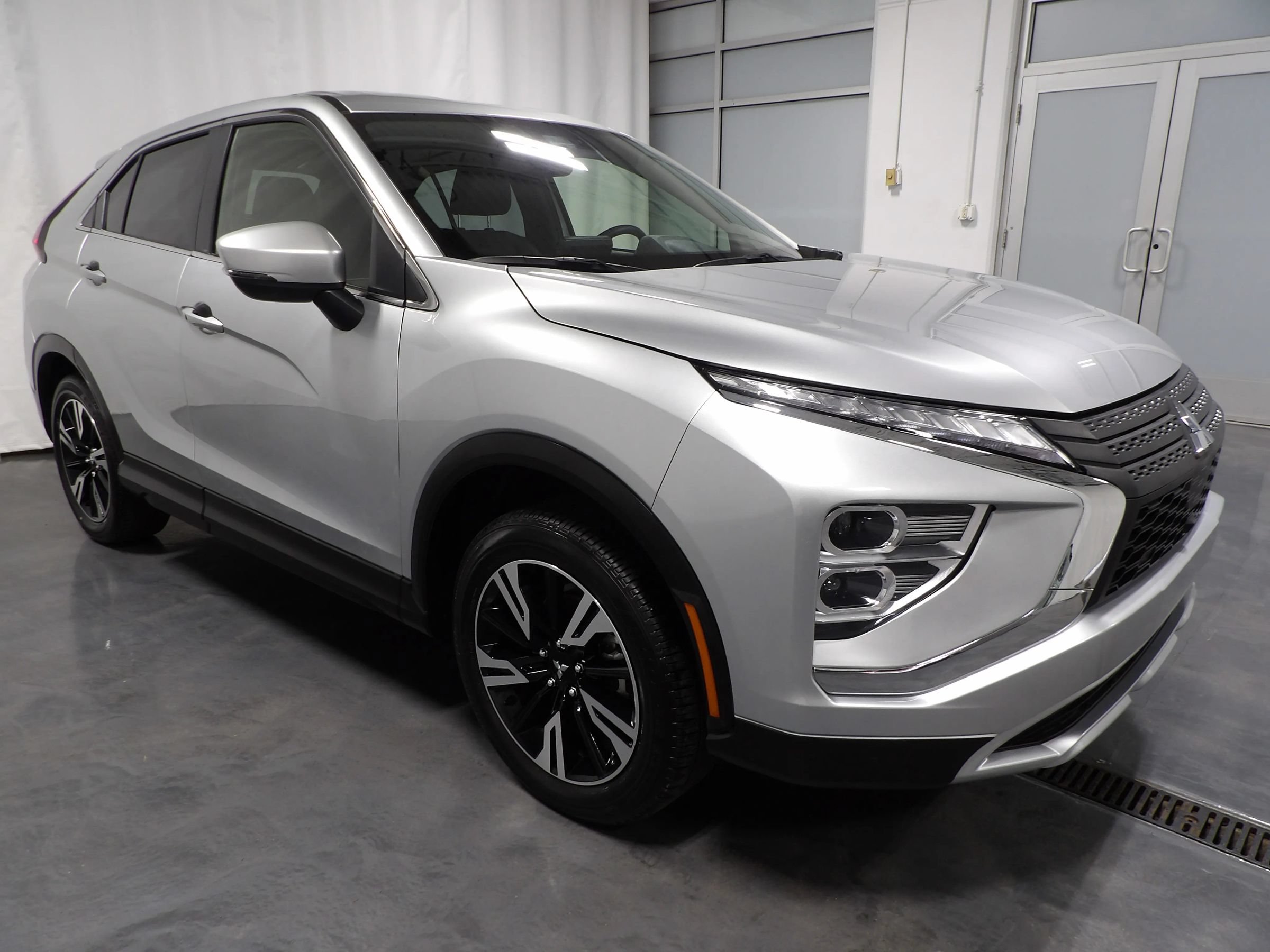 Used 2025 Mitsubishi Eclipse Cross SE AWD/4WD image 2