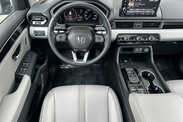 Used 2025 Honda Pilot Touring image 17