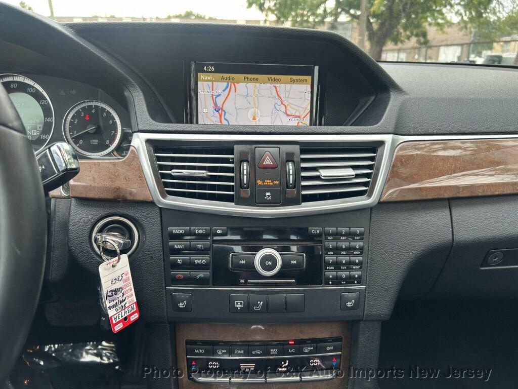 Used 2010 Mercedes-Benz E 350 4MATIC Sedan image 29