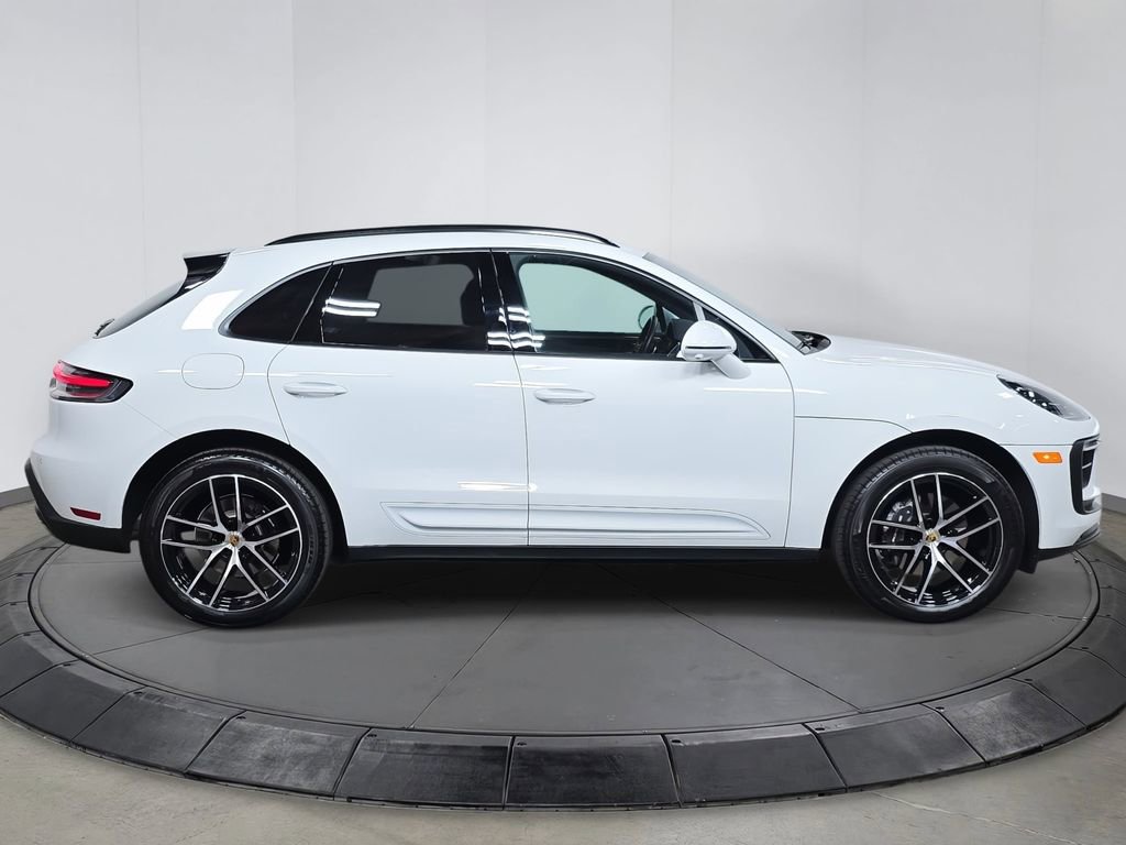 Certified 2025 Porsche Macan image 8