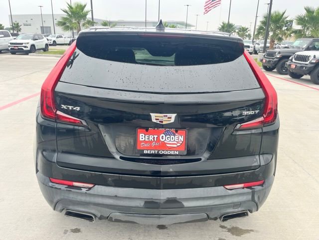 Used 2020 Cadillac XT4 Luxury w/ Cold Weather Package FWD image 3