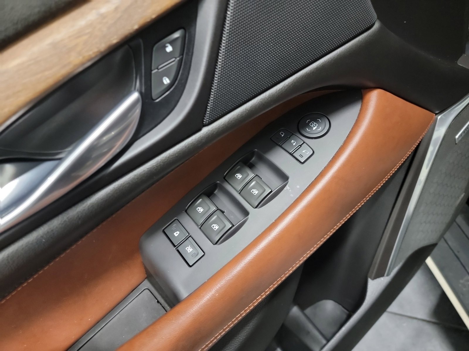 Used 2019 Cadillac Escalade Premium Luxury w/ LPO, Radiant Package image 14