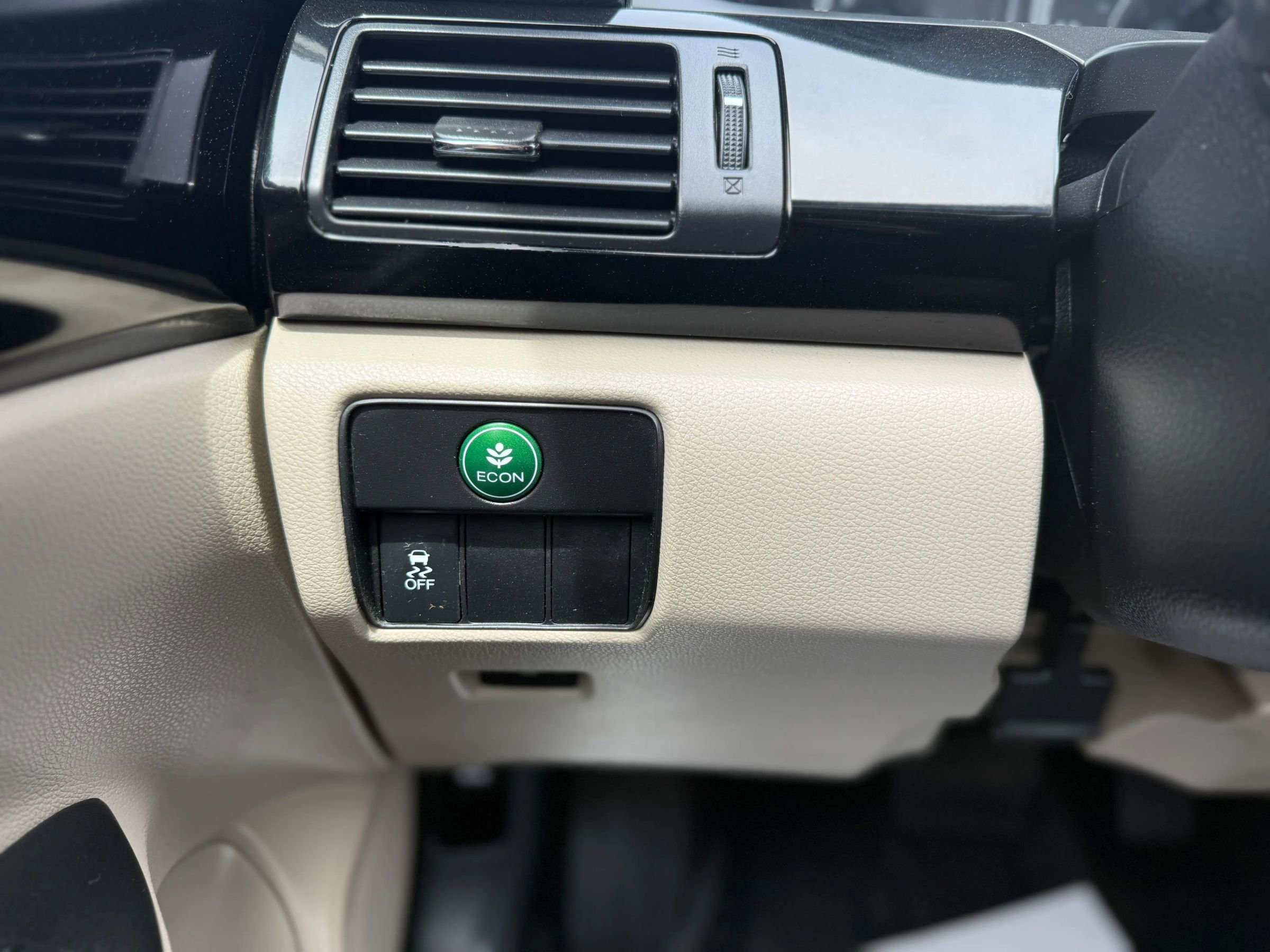 Used 2017 Honda Accord LX image 19