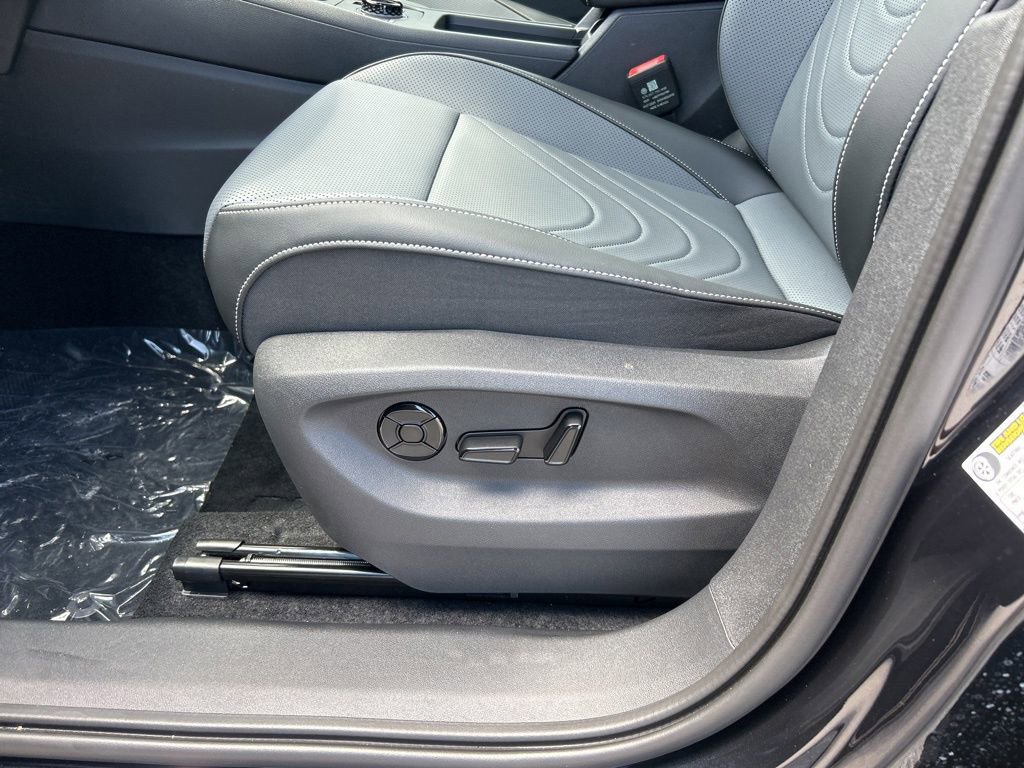 New 2025 Volkswagen Tiguan SE image 10