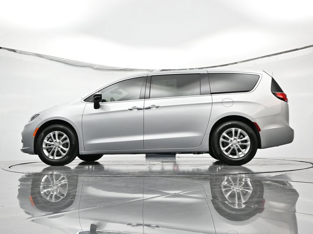 New 2026 Chrysler Pacifica Select FWD image 40