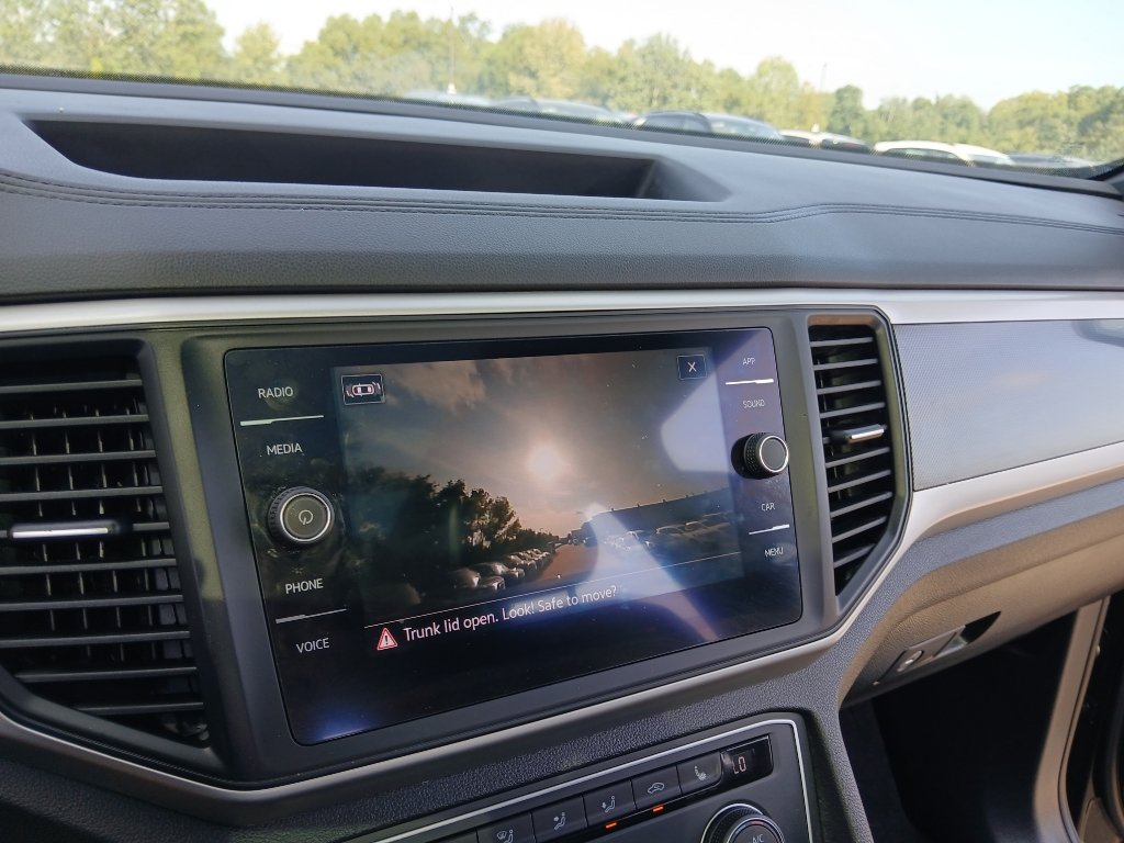 Used 2021 Volkswagen Atlas Cross Sport SE w/ Panoramic Sunroof Package FWD image 19