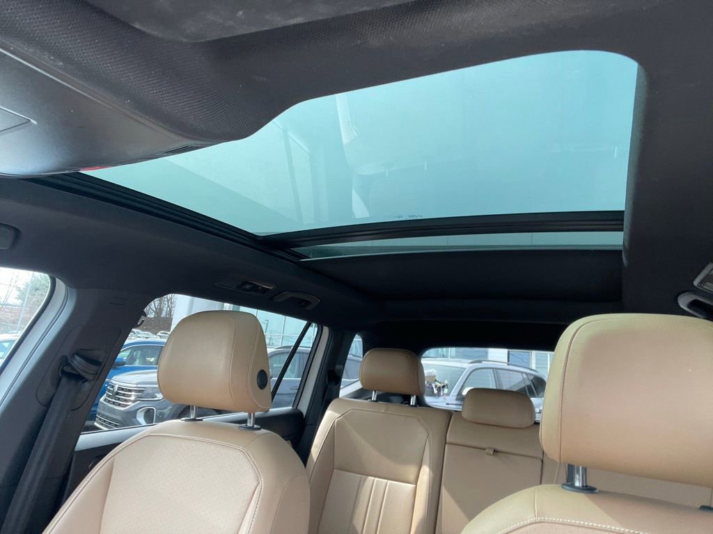 Used 2023 Volkswagen Tiguan SE R-Line image 26