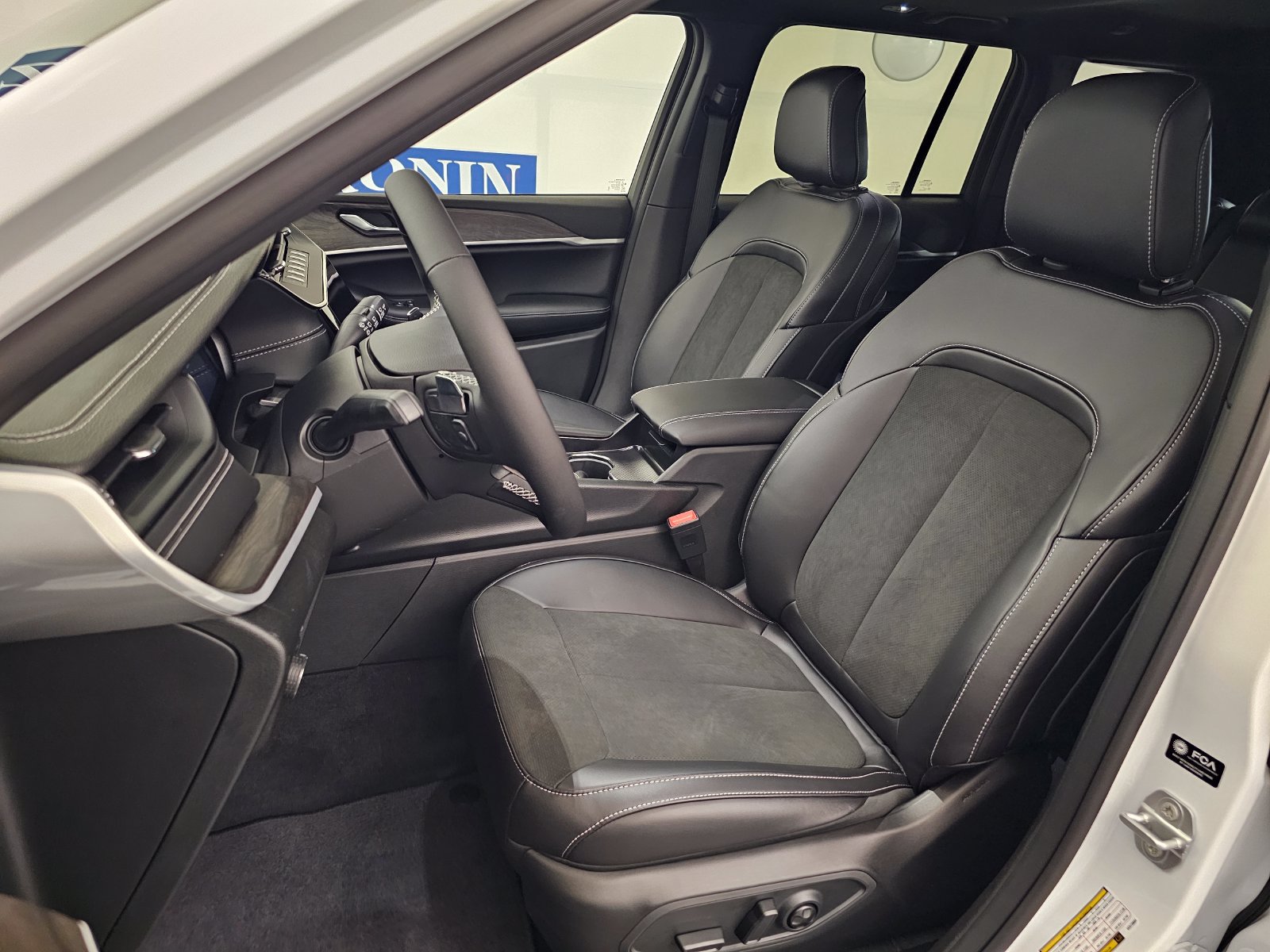 New 2027 Jeep Grand Cherokee 4WD image 5