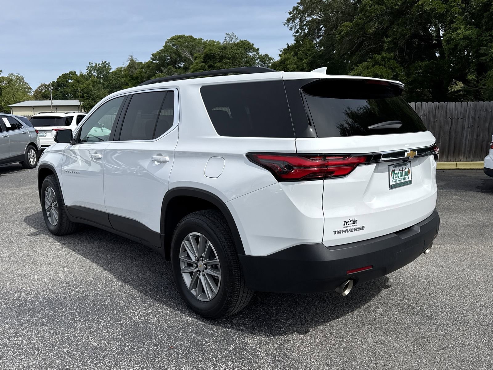 Used 2023 Chevrolet Traverse LT FWD image 3