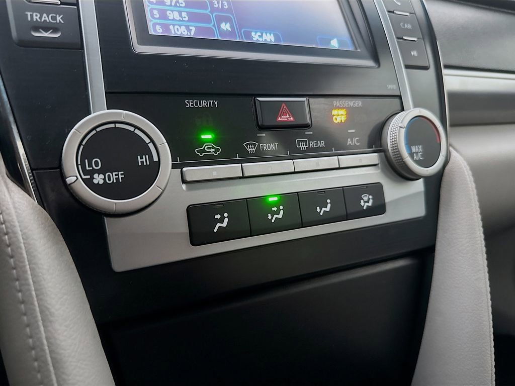Used 2012 Toyota Camry LE FWD image 17