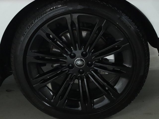 Used 2025 Land Rover Range Rover SE AWD/4WD image 38