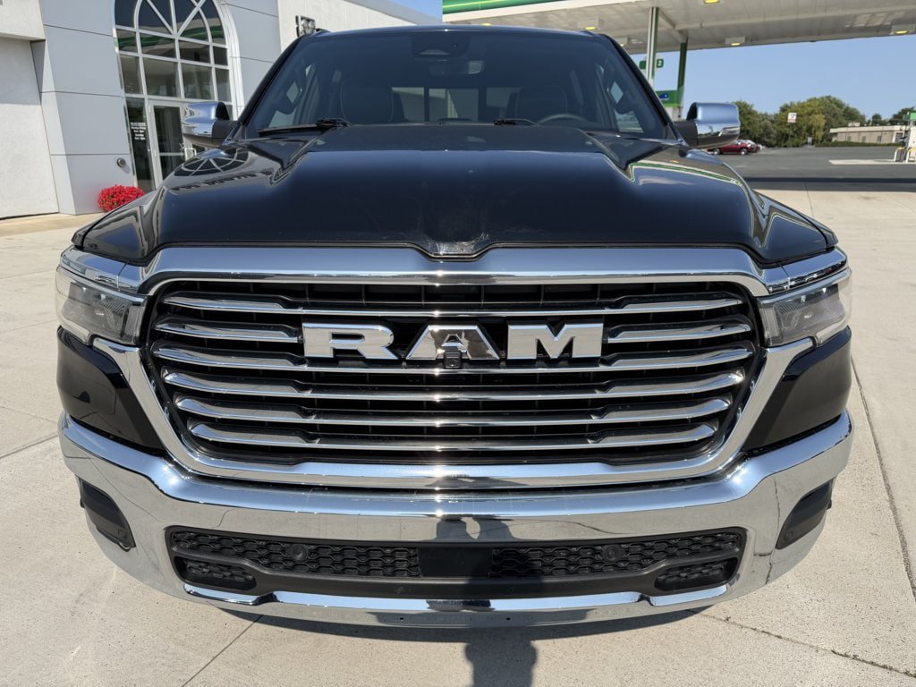 Used 2025 RAM 1500 Laramie AWD/4WD image 3