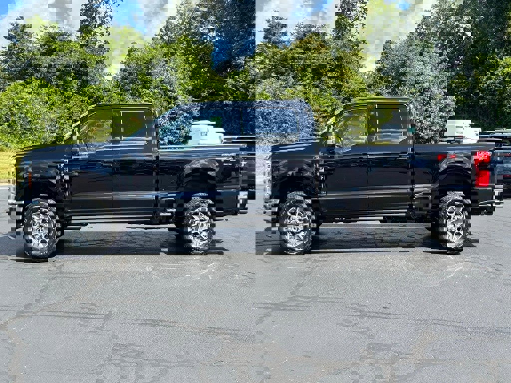 New 2026 Ford F250 Lariat w/ FX4 Off-Road Package image 3