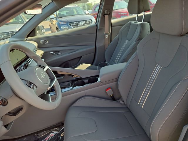 New 2025 Hyundai Elantra SEL FWD image 27