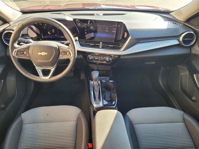 Used 2025 Chevrolet Trax LT w/ LT Convenience Package image 9