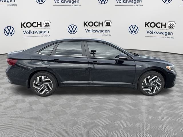 Used 2024 Volkswagen Jetta SEL image 8
