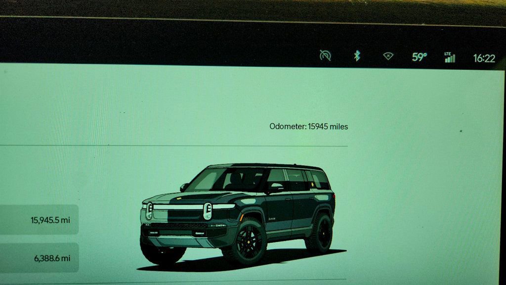 Used 2024 Rivian R1S Adventure image 14