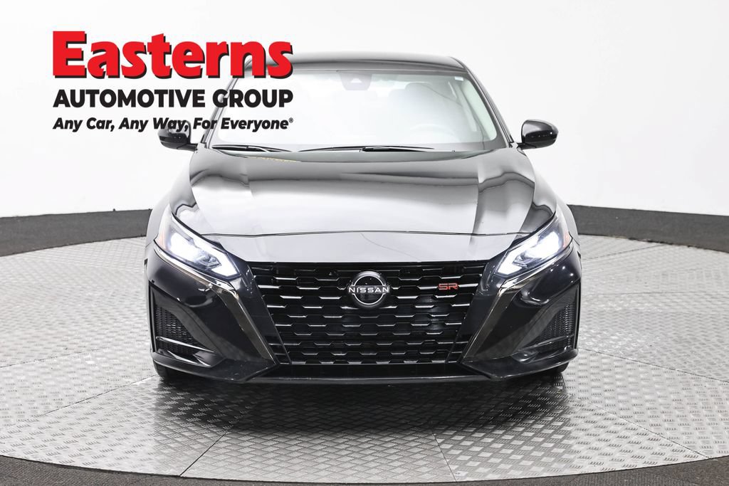 Used 2024 Nissan Altima 2.5 SR FWD image 2