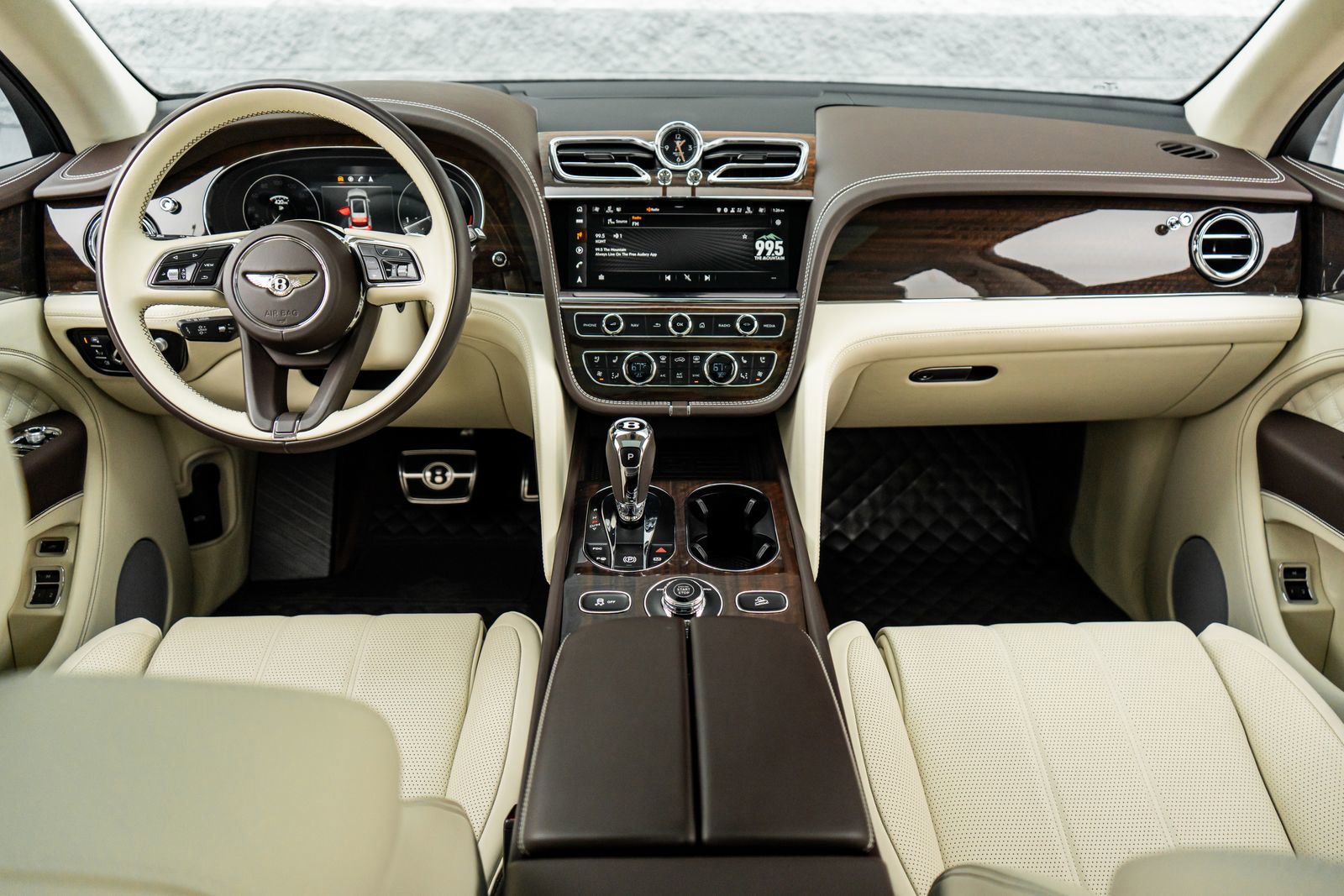 Used 2022 Bentley Bentayga image 4