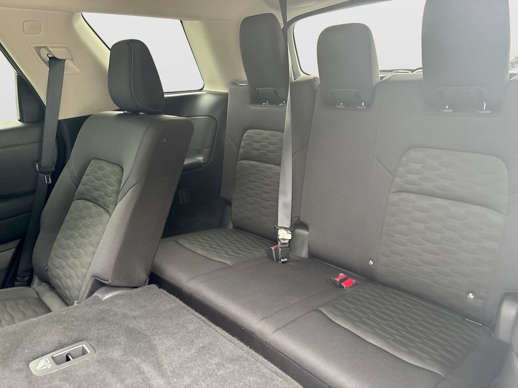 Used 2025 Nissan Pathfinder SV AWD/4WD image 33