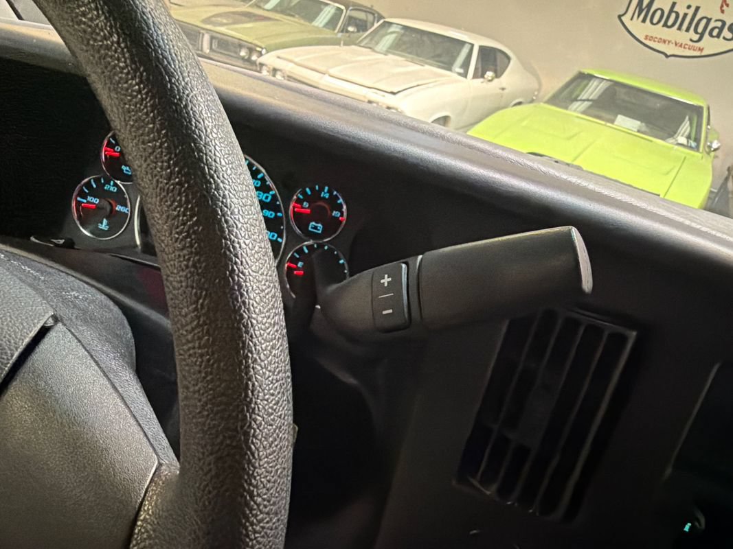 Used 2020 GMC Savana 2500 w/ Driver Convenience Package RWD image 21