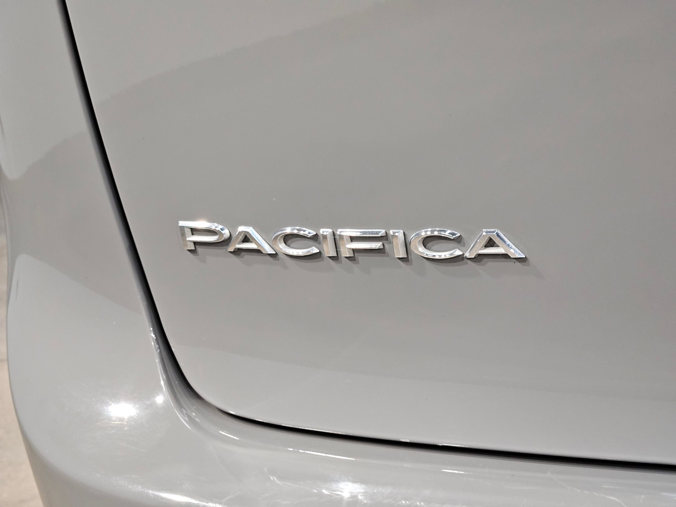 Used 2023 Chrysler Pacifica Touring-L FWD image 34