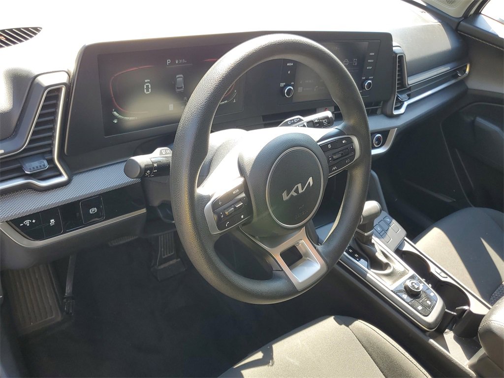 Used 2023 Kia Sportage LX image 11